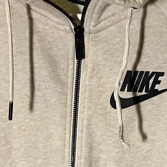 Nike Pullover Sweatshirt - Picture 2 of 3